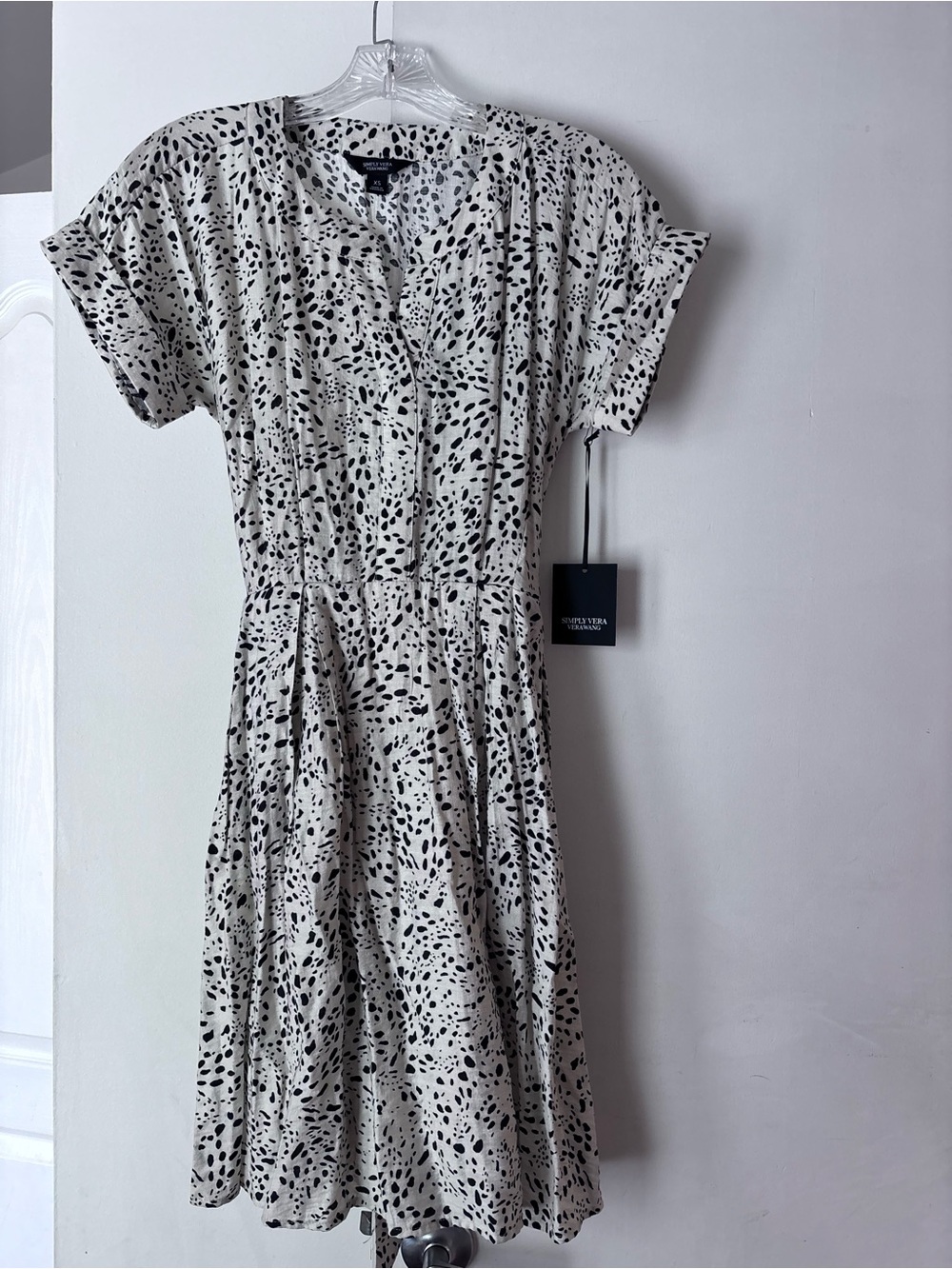 NWT Simply Vera Vera Wang Cream Dress with Black Speckle Print